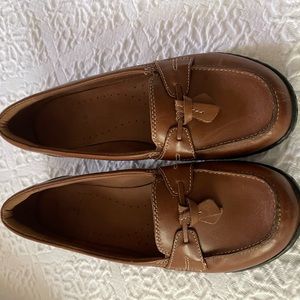 Selling a pair of women’s slip on loafers by Clark.  Sz 8.5